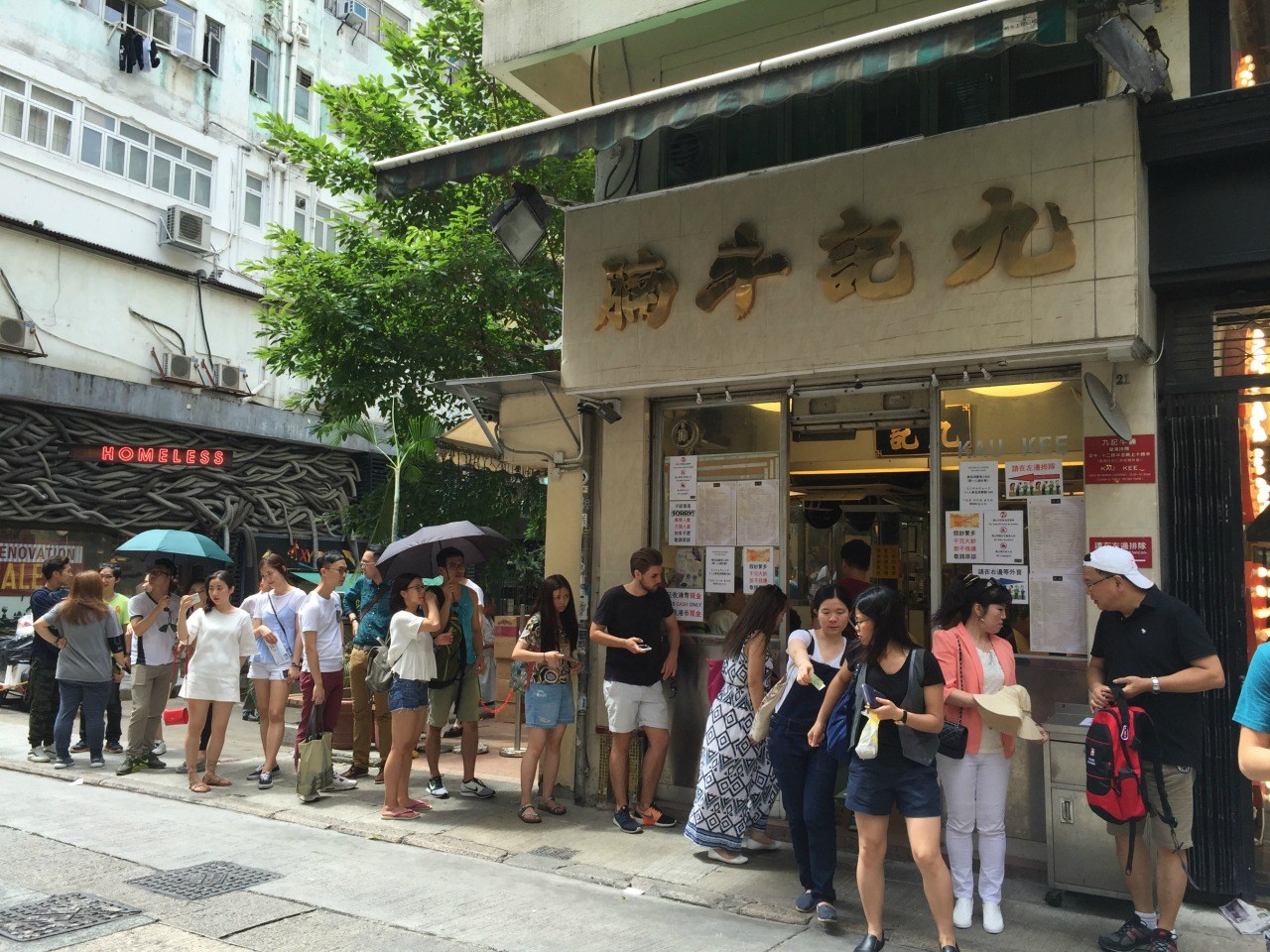 queues outside Kau Kee restaurant