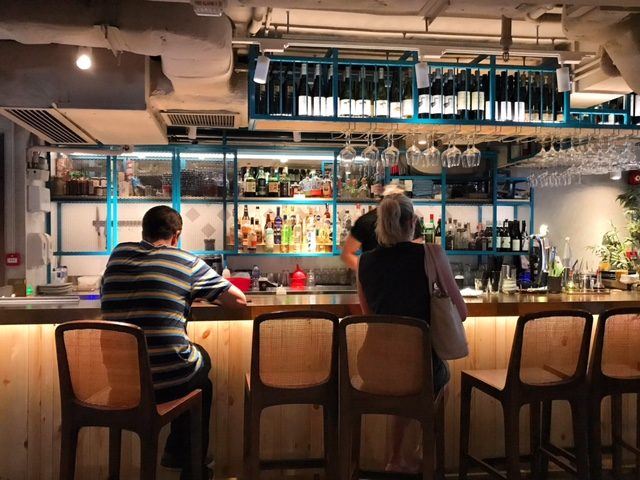 The bar at Uma Nota