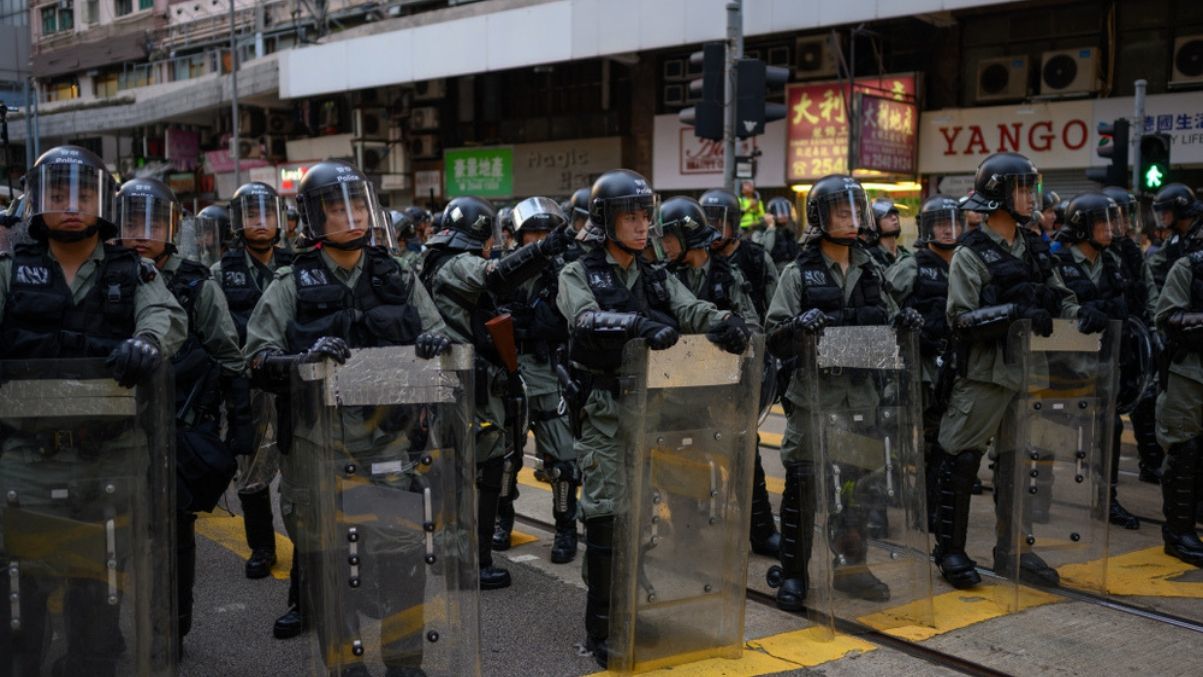 riot police in hong kong