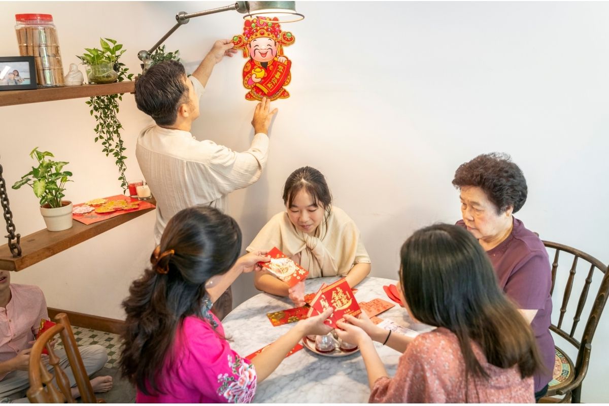 family decorating exchanging hong bao