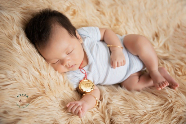 sleeping baby portrait longevity jewelry