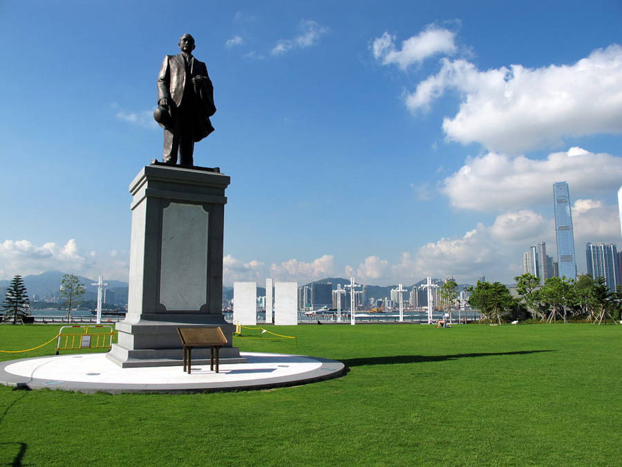 sun yat sen statue in hong kong park