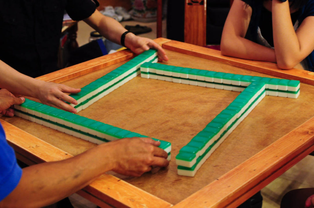 chinese mahjong tiles set up