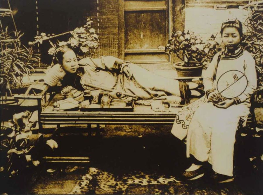 chinese women smoking opium 1900