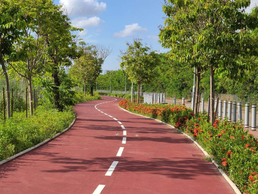 paved cycling path on new territories cycle track network hong kong