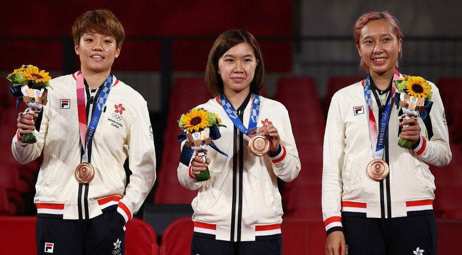 Doo Hoi Kem, Lee Ho Ching and Minnie Soo, bronze medalist, tennis table (© AFP)