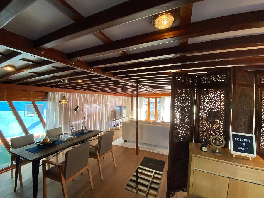 antique style houseboat aberdeen hk