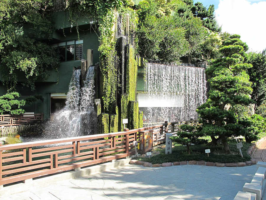 waterfall outside chi lin vegeterian restaurant