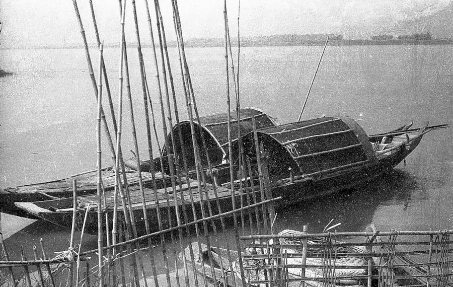 old sampan in chinese river
