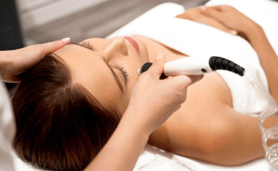 woman getting oxypure facial at estheclinic