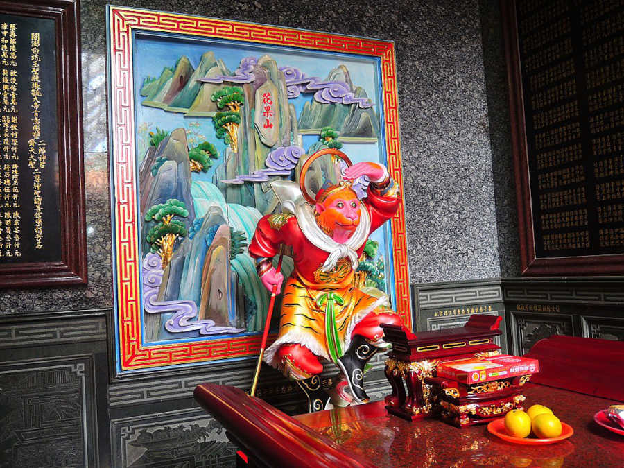 monkey king statue in temple