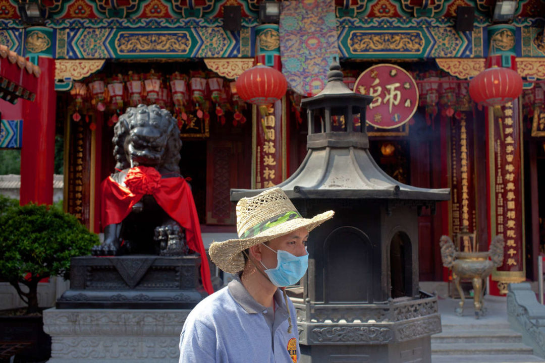 templegoer wearing mask in hong kong