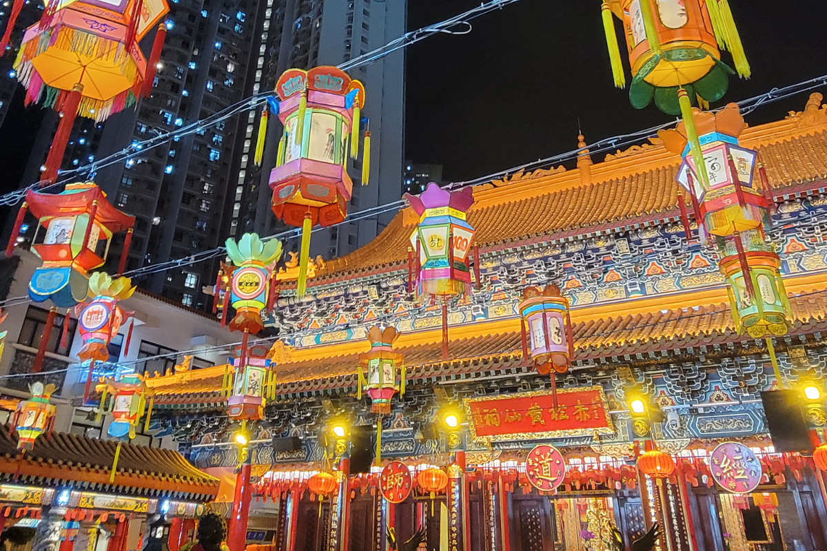 wong tai sin temple decorations with lanterns