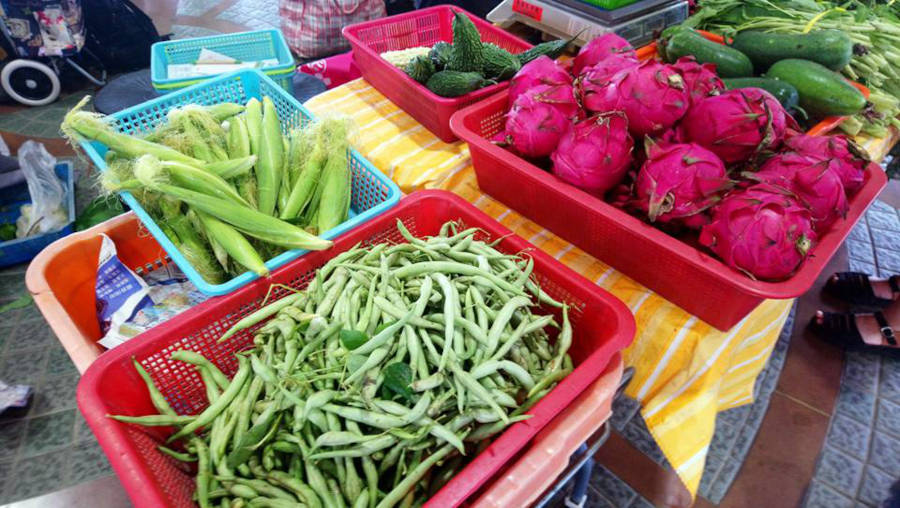 fruits and vegetables from central star ferry farmers market