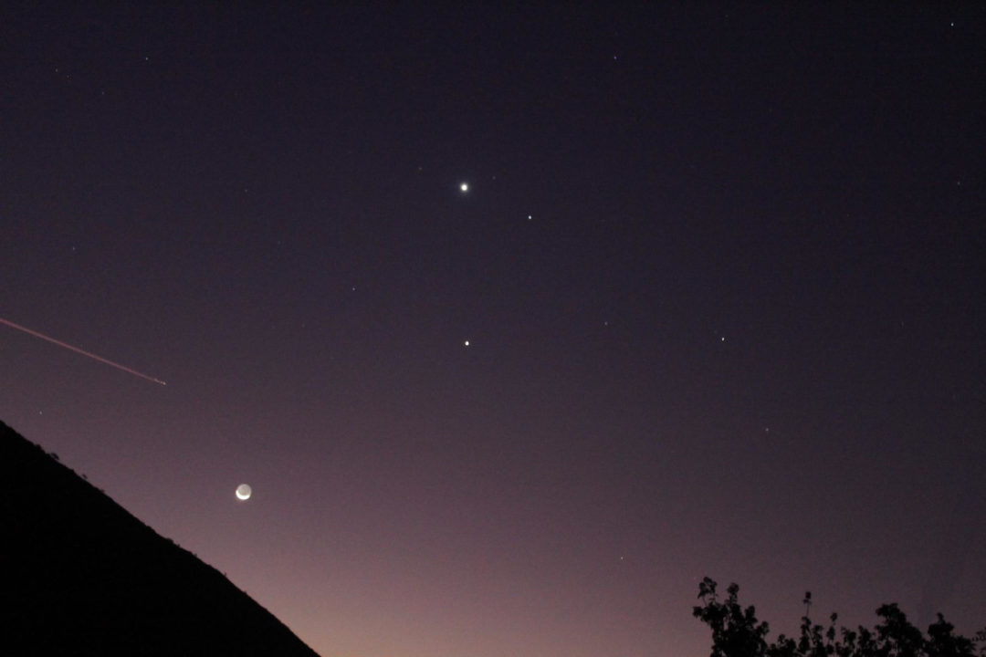 venus jupiter conjunction in night sky