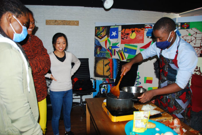 innocent mutanga demonstrates african cuisine workshop