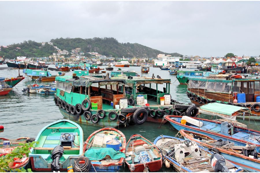 cheung chau island fishing boats