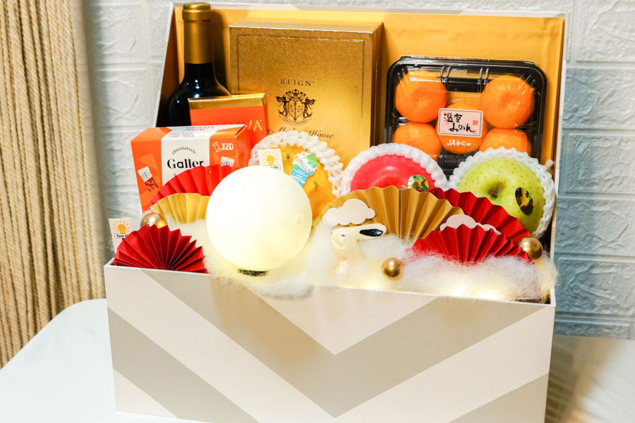japanese fruit and wine in give gift boutique gift box