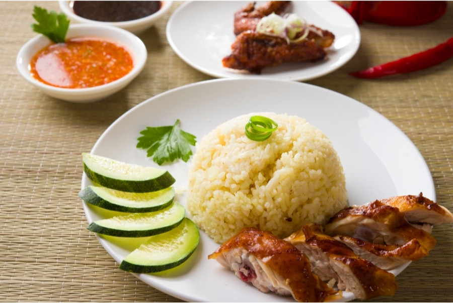 essential singapore food hainanese chicken rice