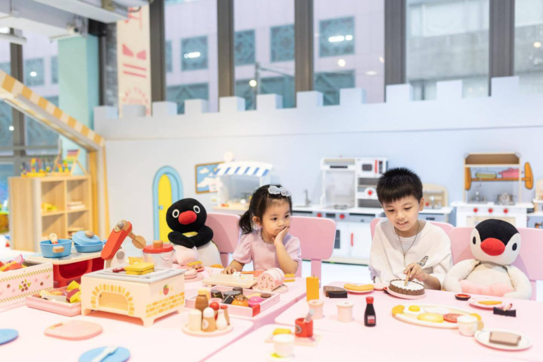 children eating at mr tree hong kong