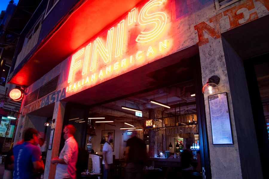 Finis Restaurant Bar Central