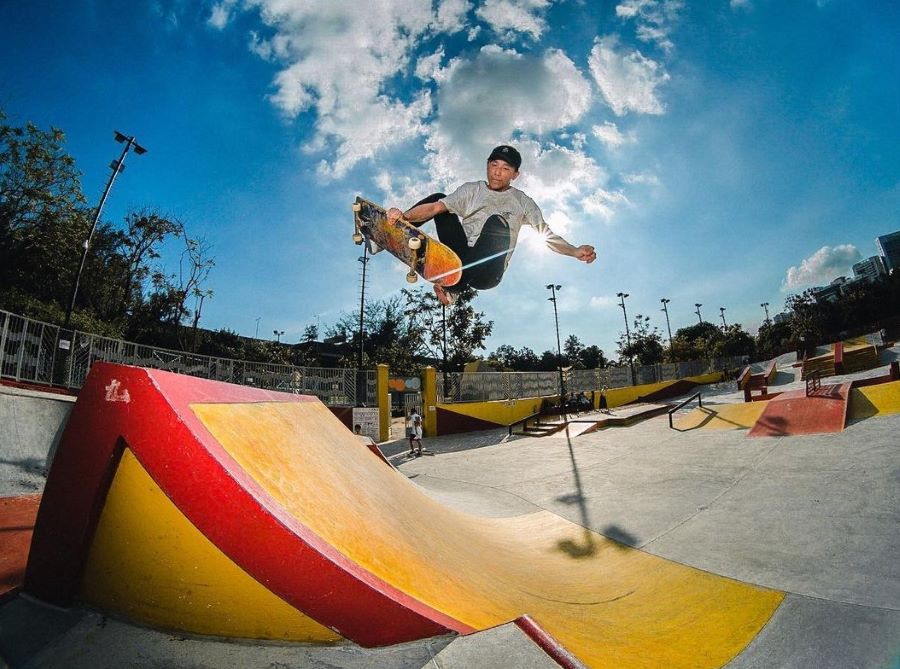 The recently renovated skatepark at Lai Chi Kok has quarter pipes and rails.