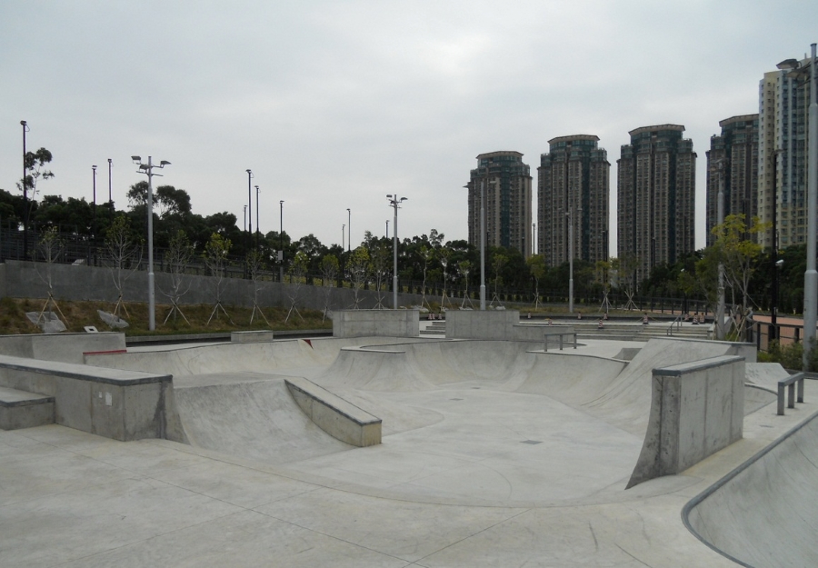 The skatepark at Po Kong Village Road Park has half pipe-shaped bowls, ramps, rails and ledges.