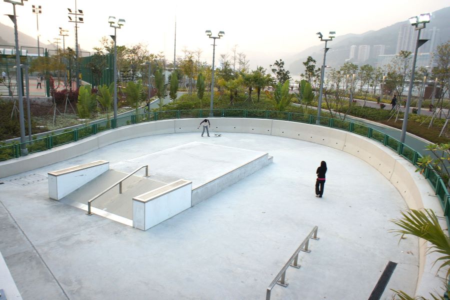 Tsing Yi Northeast Park's spacious skating area is popular for its ramps and ledges.