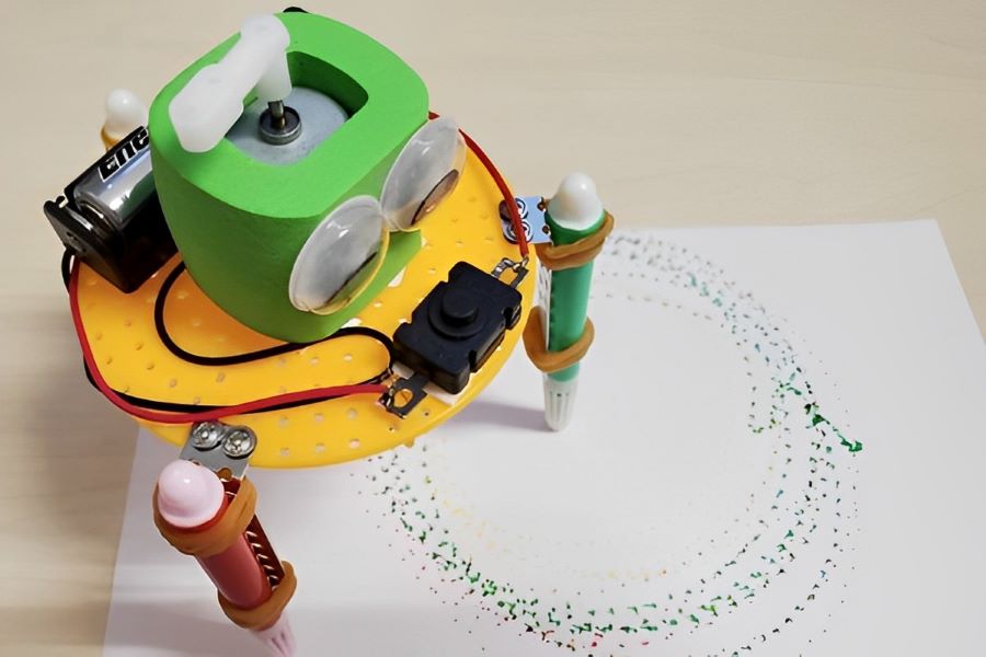 Learn how to assemble your own robot that can doodle and create patterns on paper.