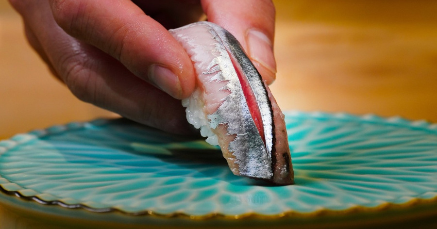 chef putting sushi down on a plate at sushi rin hong kong