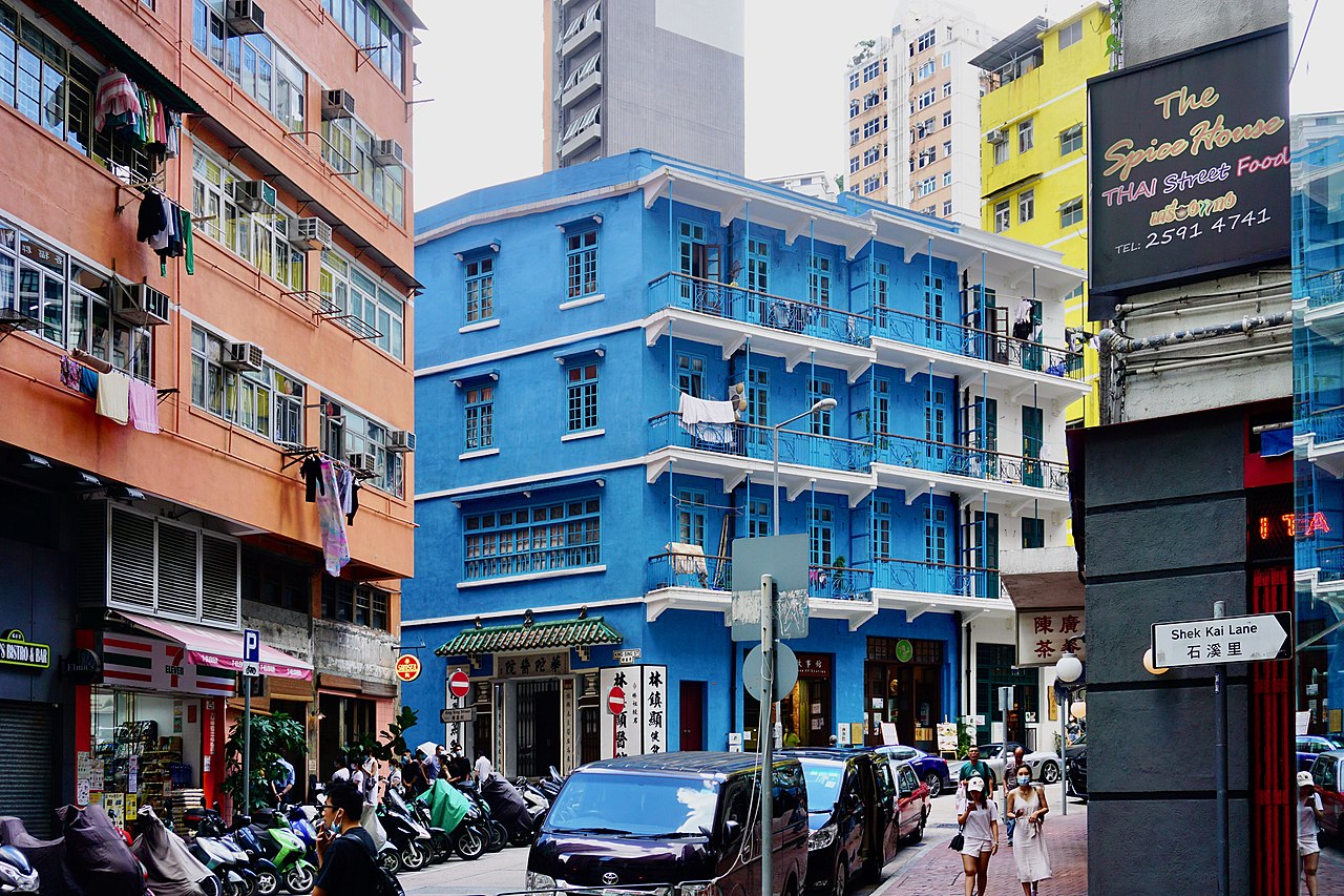 Get free guided tours to well-known sites of historical significance in Hong Kong, such as the Blue House Cluster in Wan Chai.