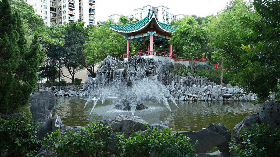 pond and fountain in lai chi kok park mei foo