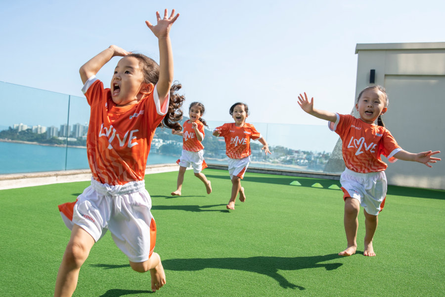 children playing sports outside at minisport summer camp in hong kong
