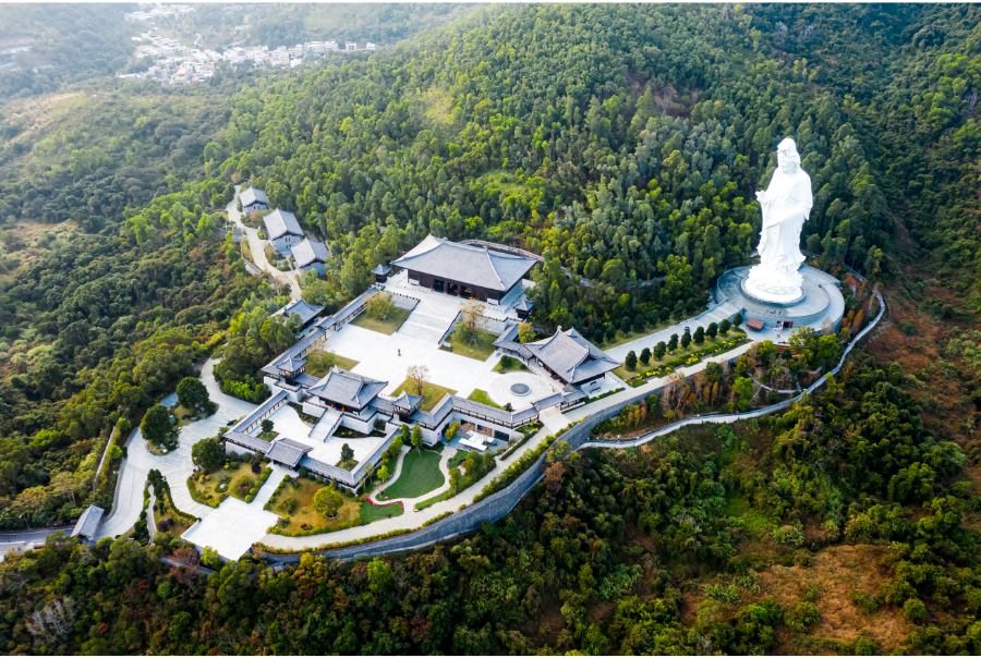 tsz shan monastery and guanyin statue in hong kong