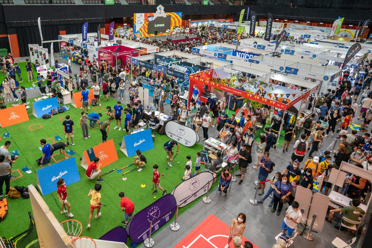 An overhead view of the Sports Expo, where visitors are playing and visiting stalls.