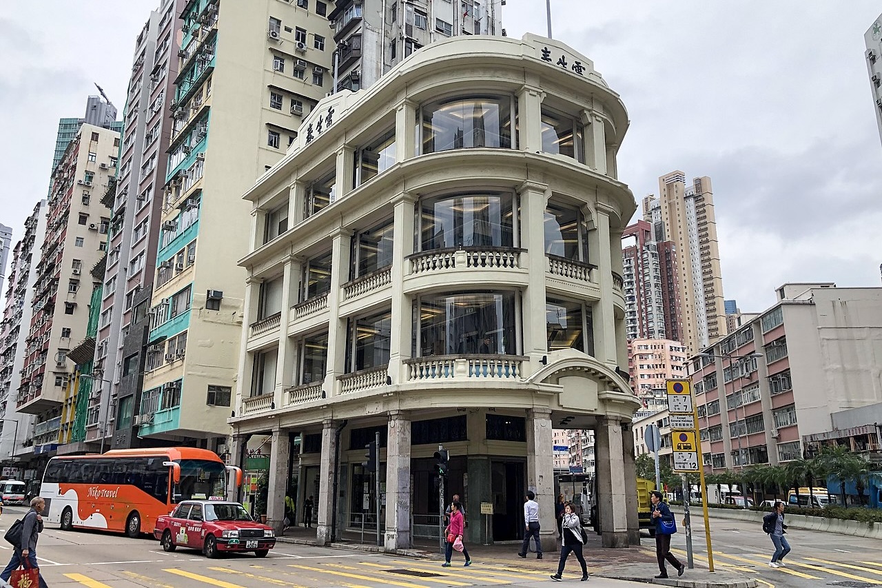 The exterior of Lui Seng Chun is easily recognisable because of the glassed-in verandas on the top three floors.