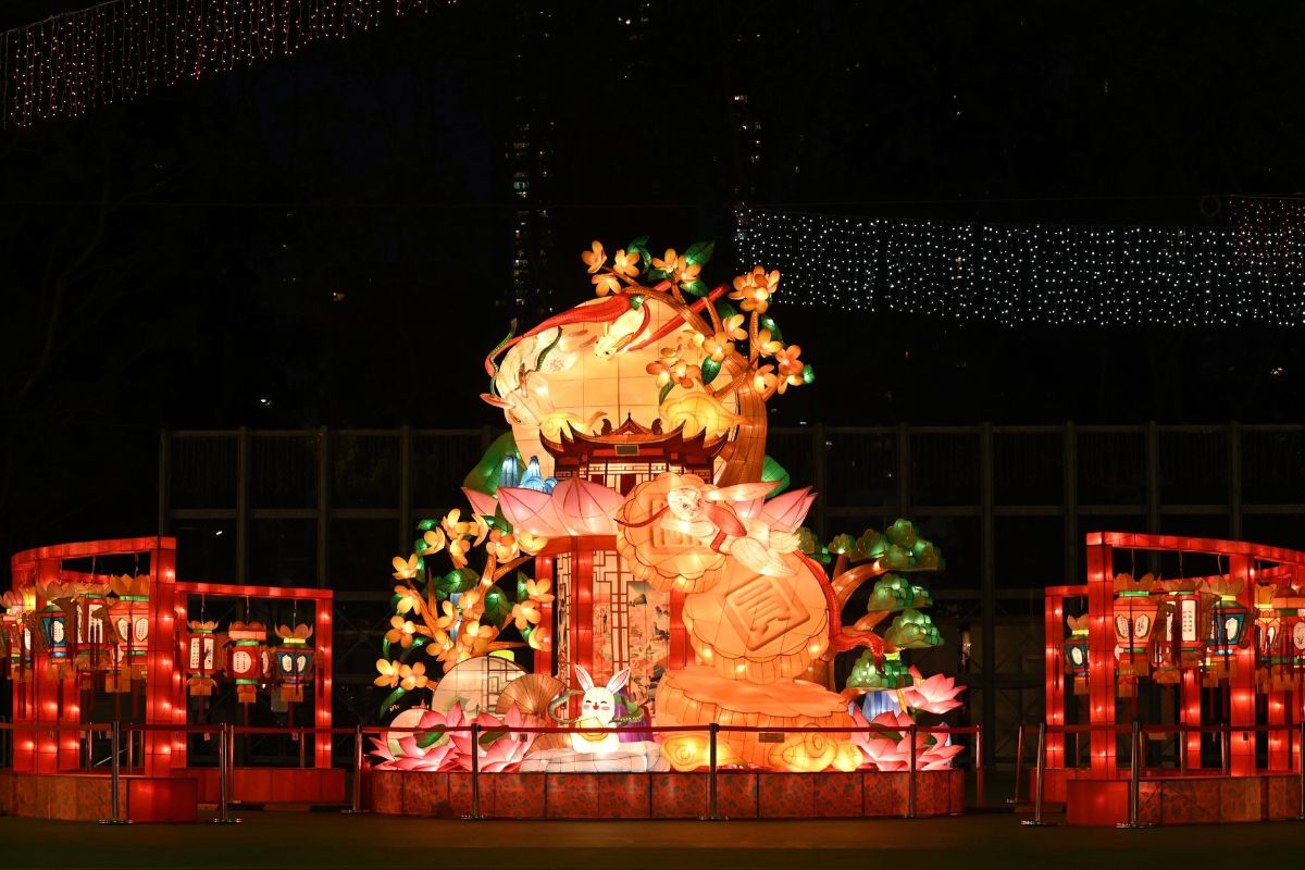 large scale lanterns hong-kong mid autumn festival