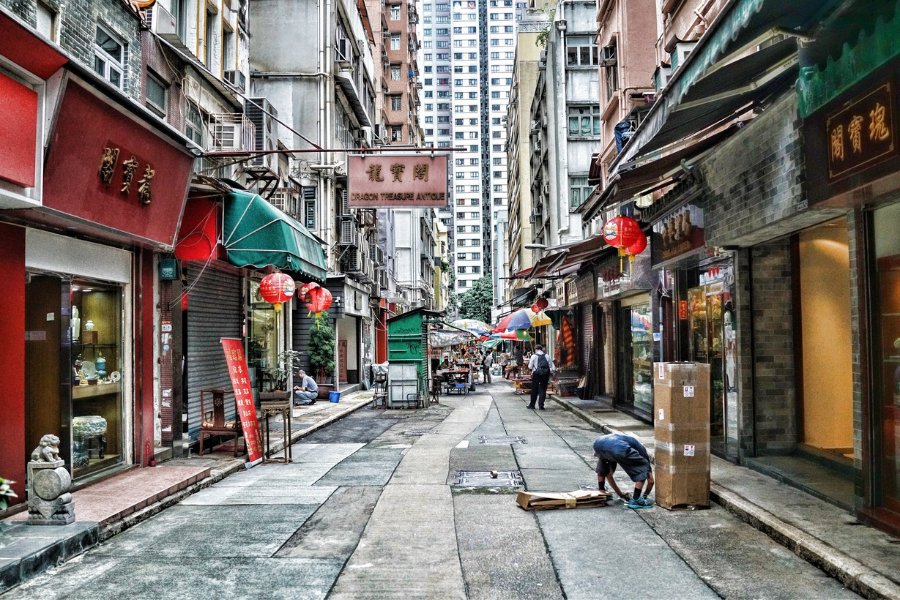 antique street cat street sheung wan hong kong tourist attraction
