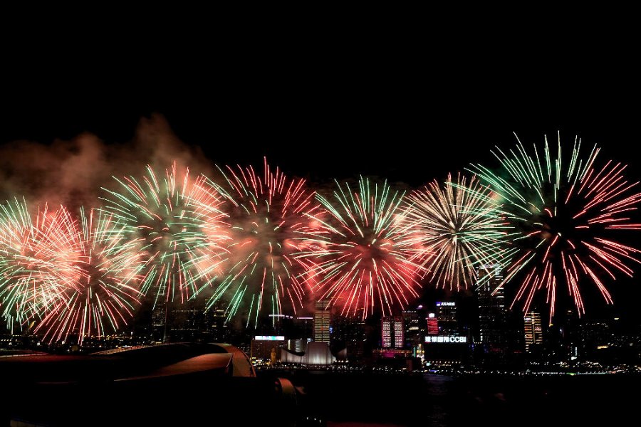 hong kong fireworks victoria harbour