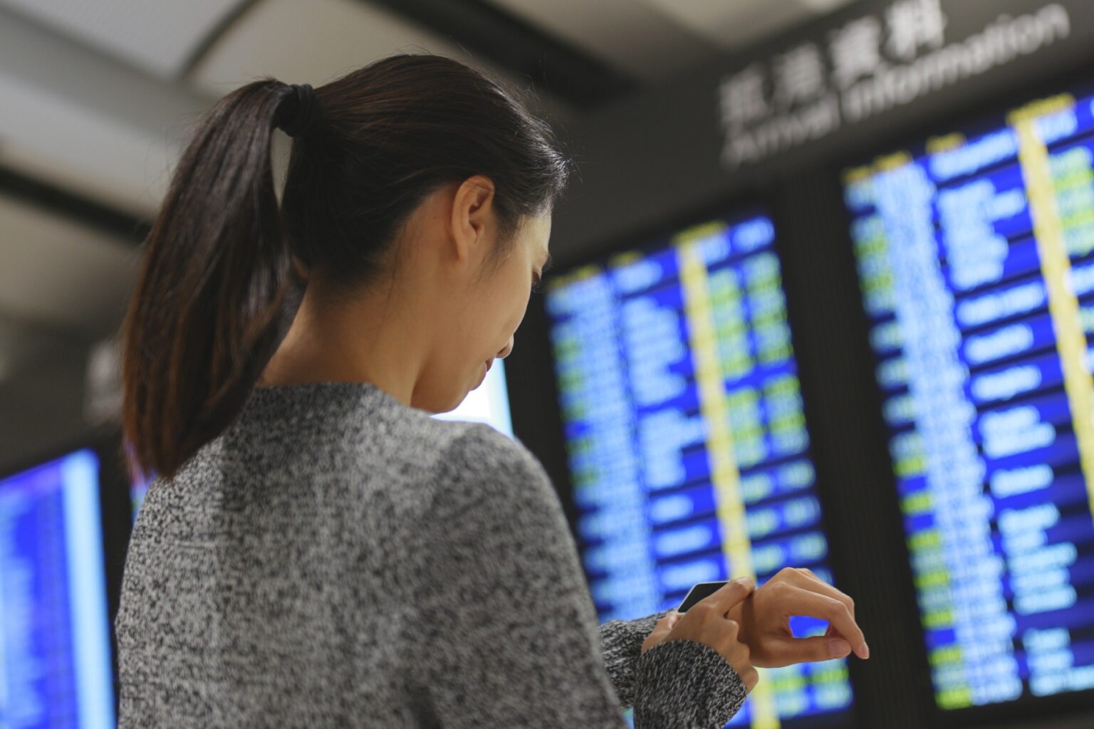 hong kong international airport arrivals and departures