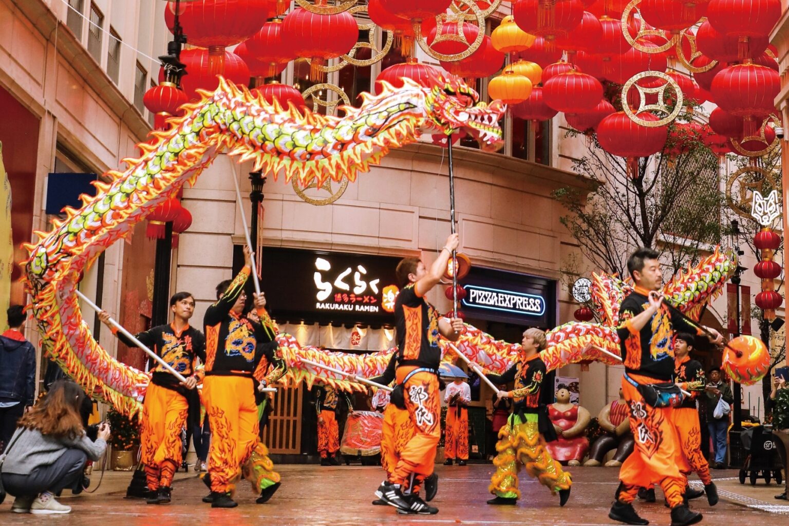 lee tung avenue chinese new year dragon dance