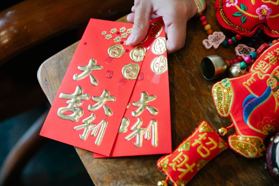 red envelope chinese new year