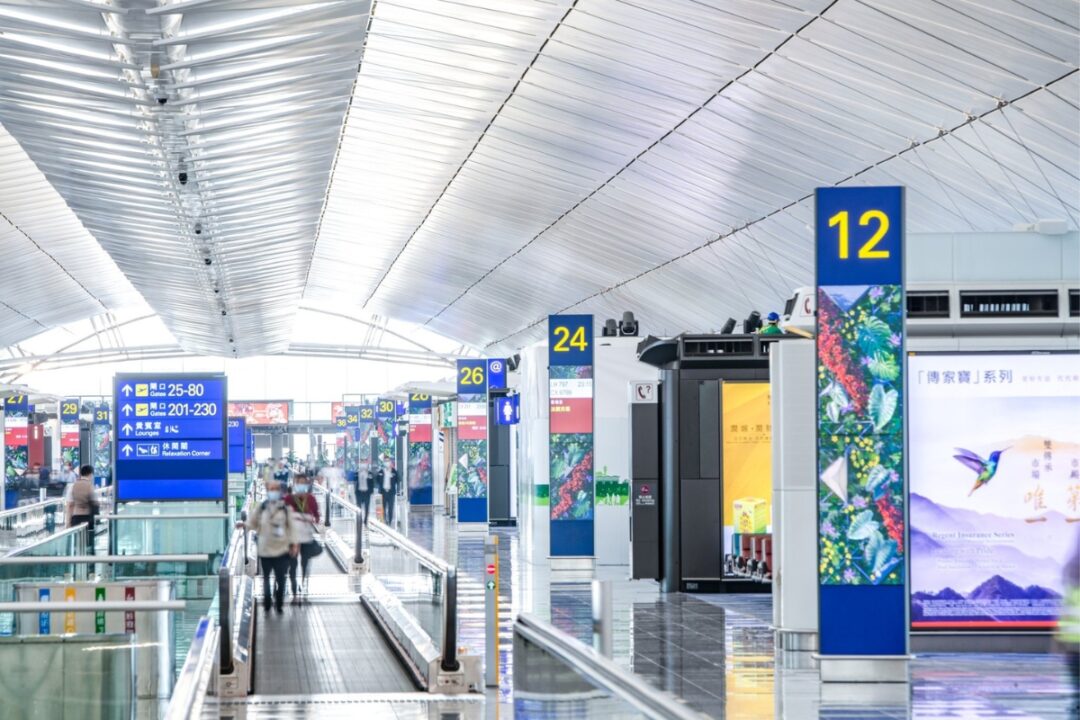 hong kong international airport boarding gates