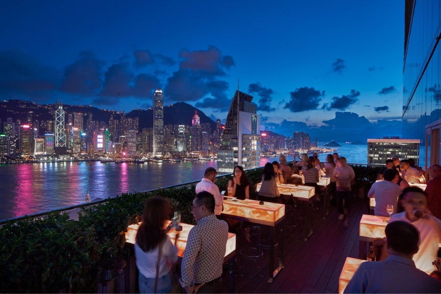 rooftop bar at night in hong kong