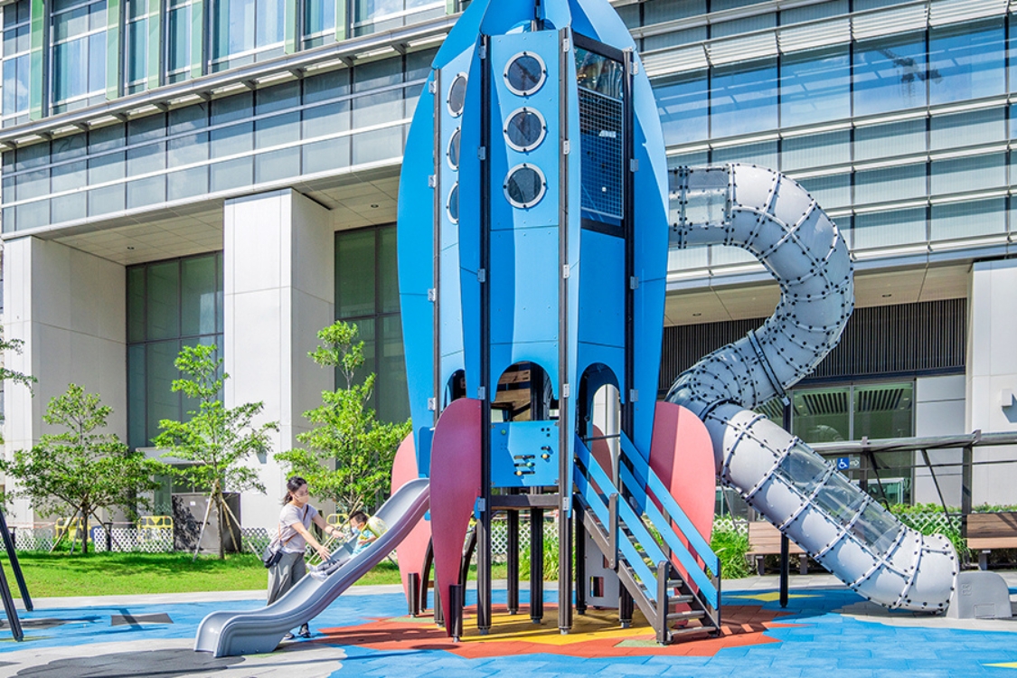 kai tak promenade playground hong kong spaceship