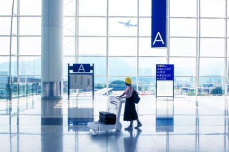 34 per cent hongkongers want to move overseas