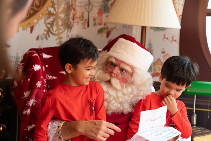 two kids meeting santa claus at island shangrila