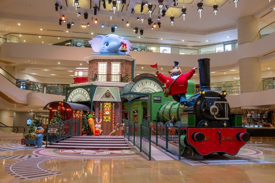 the christmas train station at pacific place