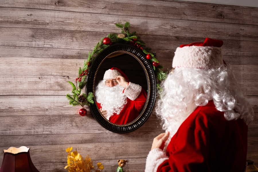santa claus posing in front of the mirror at the murray