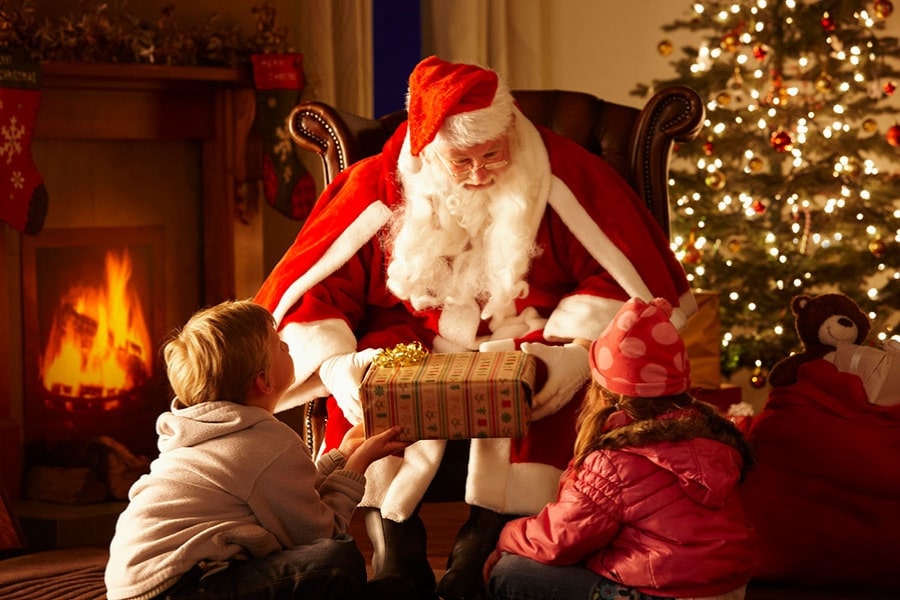 two kids meeting santa at the repulse bay